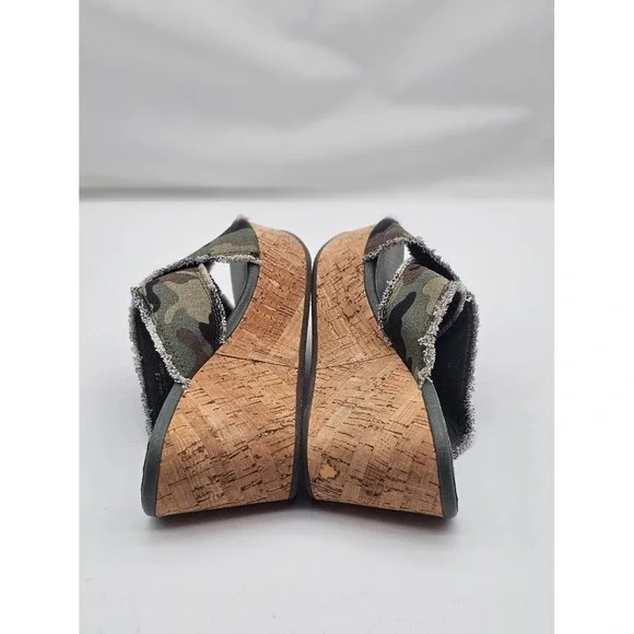 Chocolat Blu Women's Wild Denim Camo Wedge Heel Sandal  Size 7.5 - Picture 4 of 10